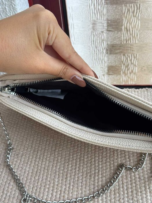 Bolsa branca de senhora