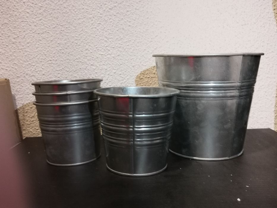 Lote 5 vasos pequenos, em metal (ikea)