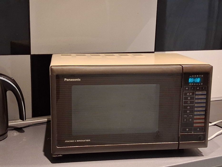Kuchenka mikrofalowa z rusztem- Panasonic