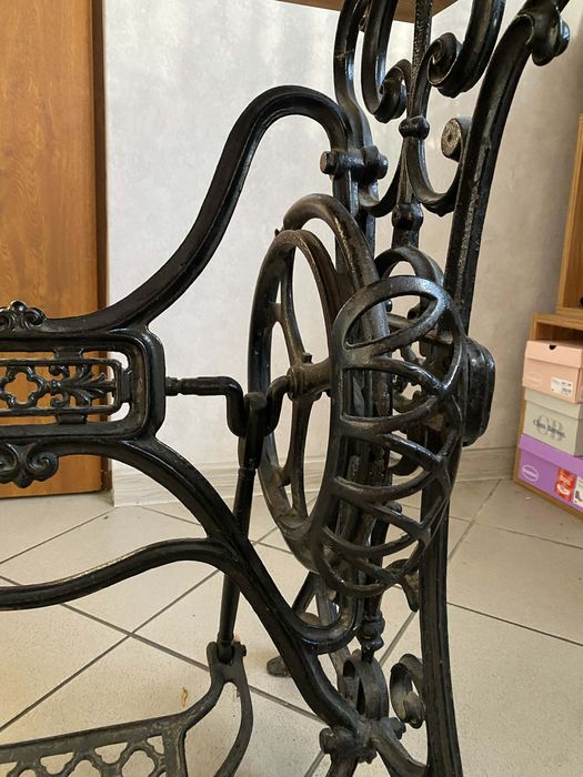 Stolik zrobiony ze starej maszyny do szycia