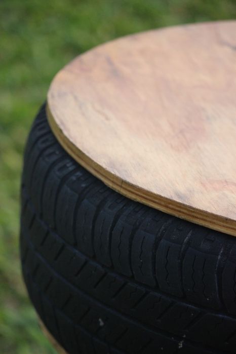 Mesa de jardim nova, feita em madeira e de forma artesanal 
Dimensões: