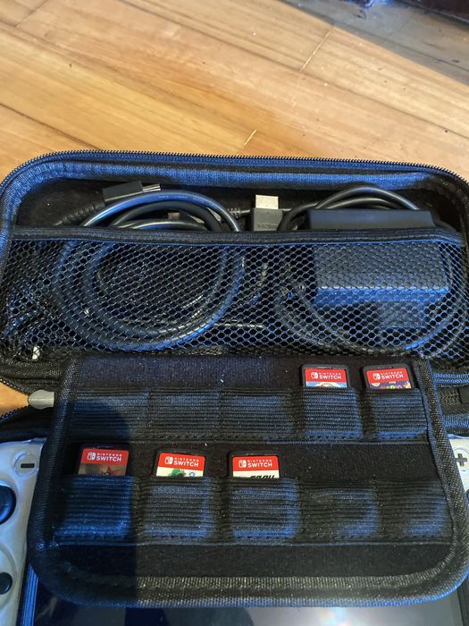Nintendo Switch oled cinco jogos cartão de memória 256 gigas e mais um controle profissional