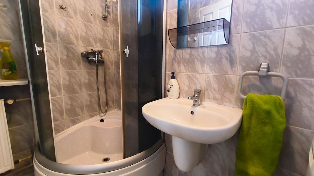 Sprzedam górę domu 66 M2 w śródmieściu bezczynszowe, garaż,wspólny ogródek