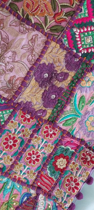 Almofada Bordada - Patchwork - origem Dubai