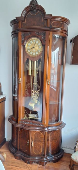 Relógio de pé com pêndulo