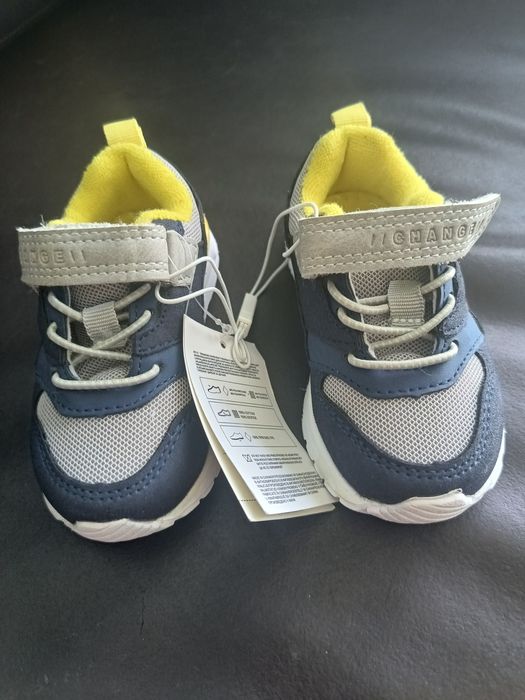 Nowe adidasy Reserved rozmiar 20/21