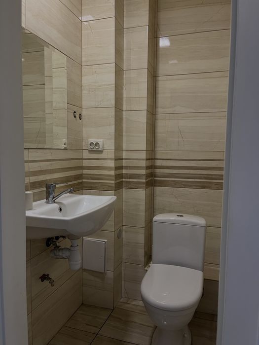 Продам або здам в орендутрьохповерхове комерційне приміщення