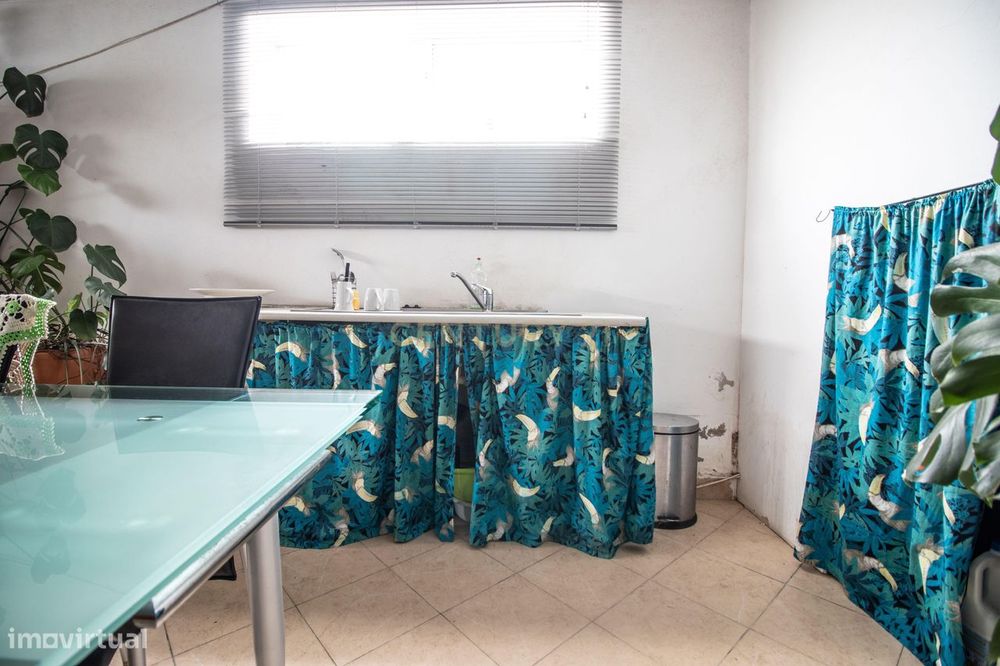 Garagem com 98,5 m² em Buarcos – Espaço Independente e Privativo