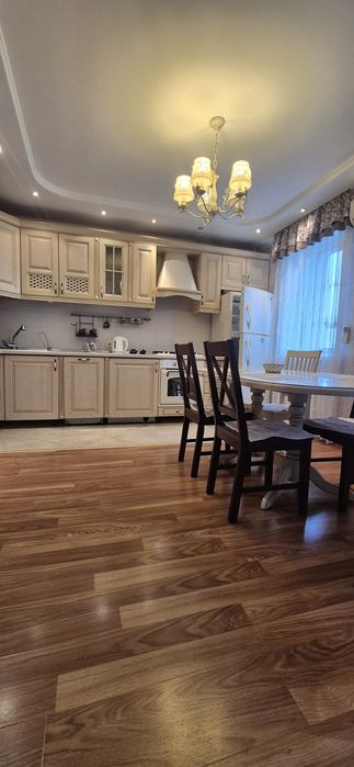 Продам 3-х комнатную, ул.Парковая,70м2, этаж газ