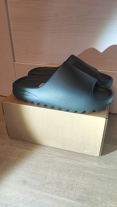 Yeezy Slide Dark Onyx rozmiar 44.5 / US 10