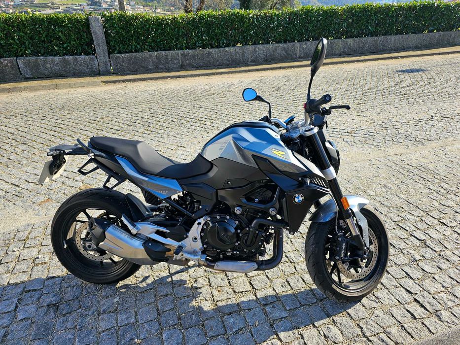 BMW F900R 2023 extras e em condição excelente!