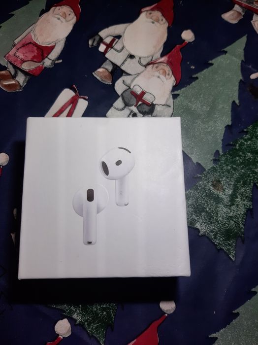 Apple AirPods 4 ANC