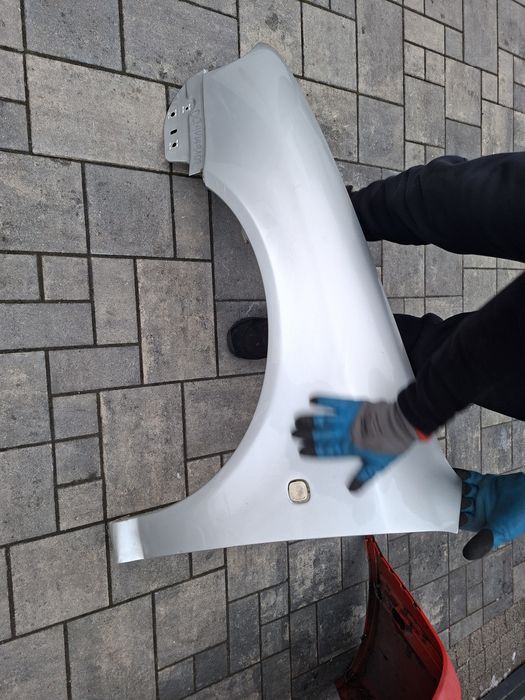 Skoda Octavia 1 blotnik przedni lewy srebrny 9102