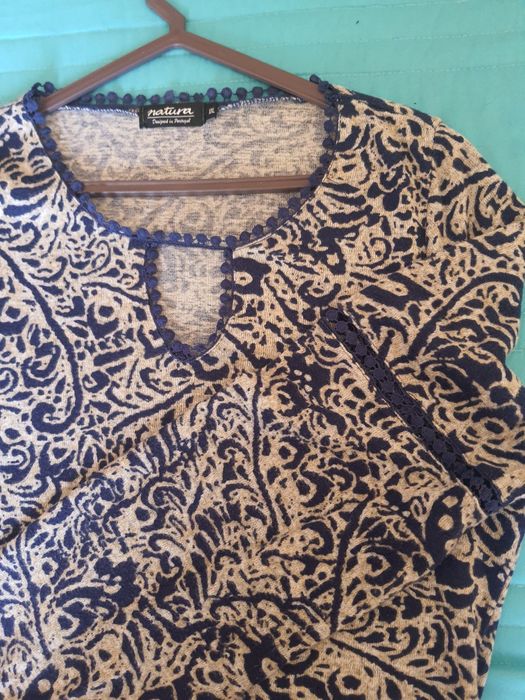 Camisola  azul mais casaco preto