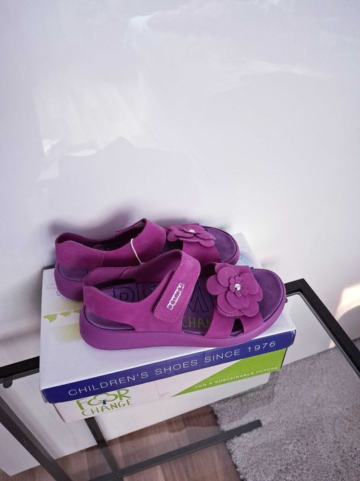 Primigi nowe skórzane sandały na rzepy sandałki dla dziewczynki roz 37