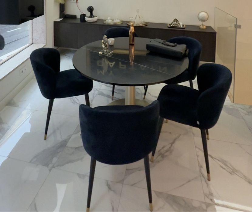 Mesa Redonda em Pedra Mármore + 4 cadeiras