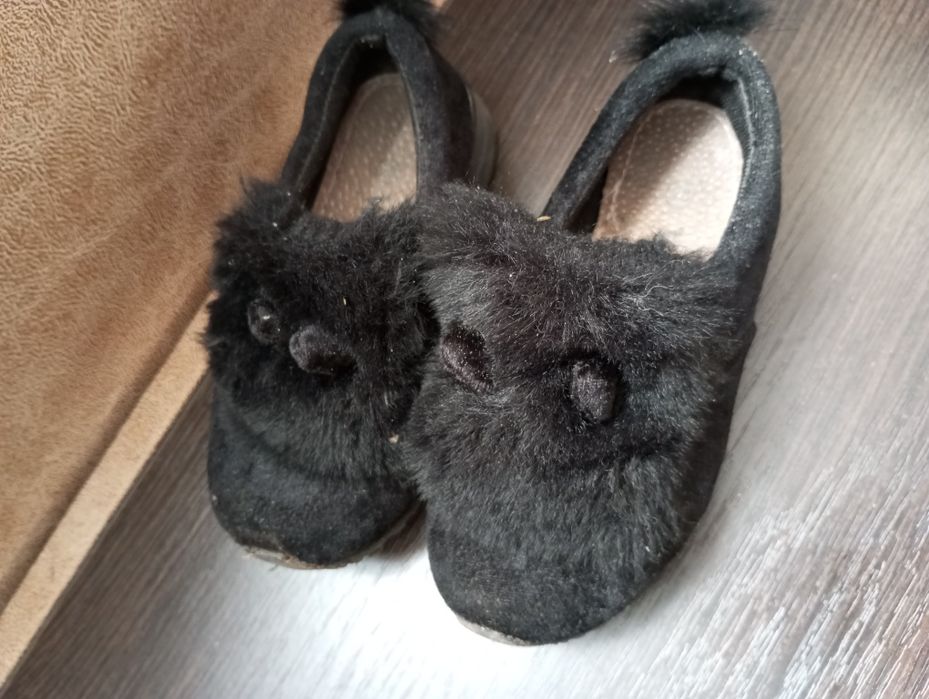 Кросівки з вушками і хвостиком