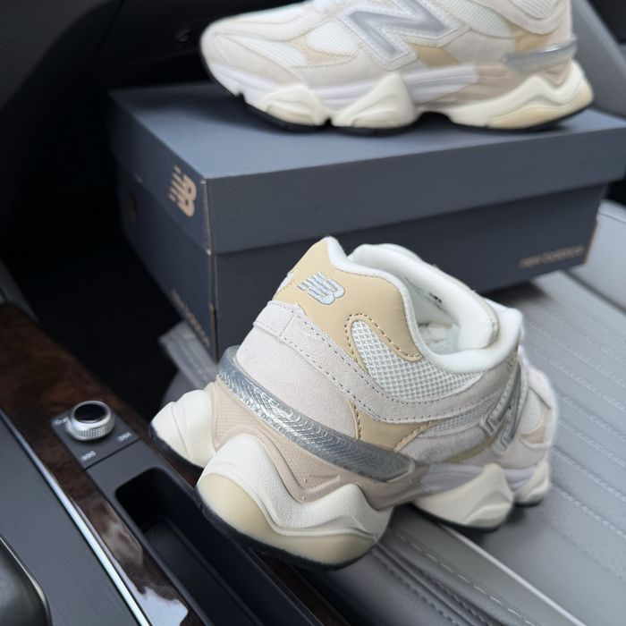 Жіночі кросівки нюбеланс бежеві замша New balance 9060 beige