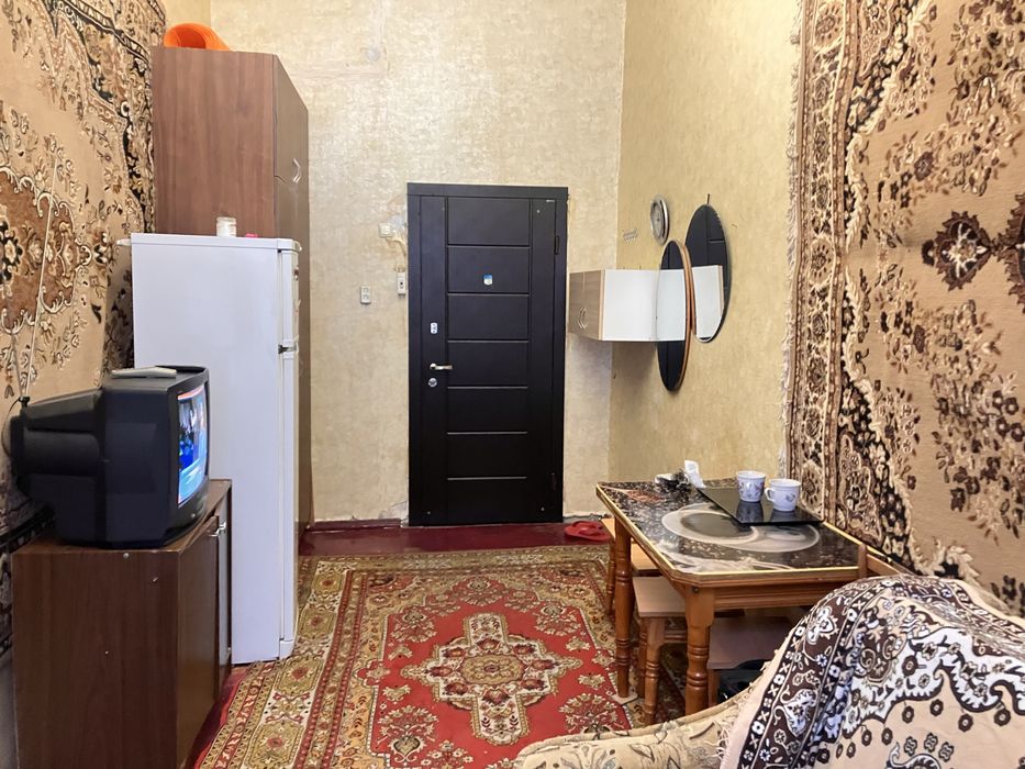 Льва Толстого/Нежинская. Центр, комната в комуне