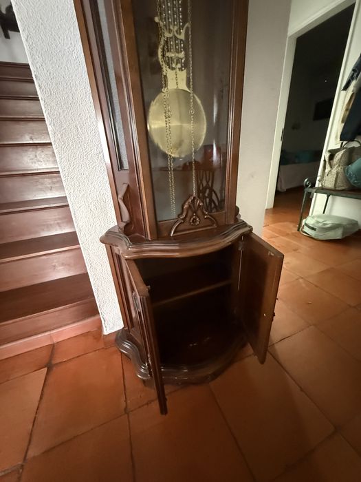 Relógio de Pé Vicert com Pêndulo e Pesos – A Funcionar