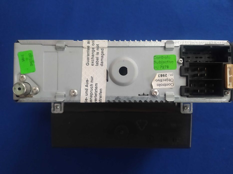 Оригінальне автомобільне радіо OPEL VIVARO 2006