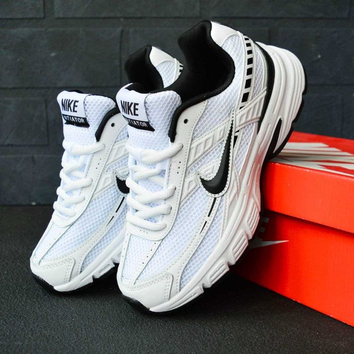 Nike Initiator White black білі з чорним кросівки жіночі найк кроссовки кросовки