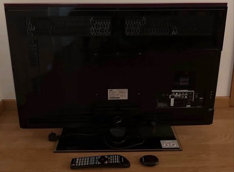 TV LCD Samsung - hdmi 44”