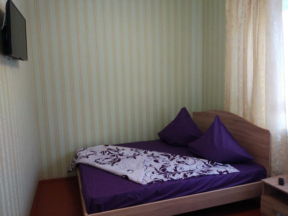 3 кімнати (з окремими санвузлами) у будинку без господарів побл. басей