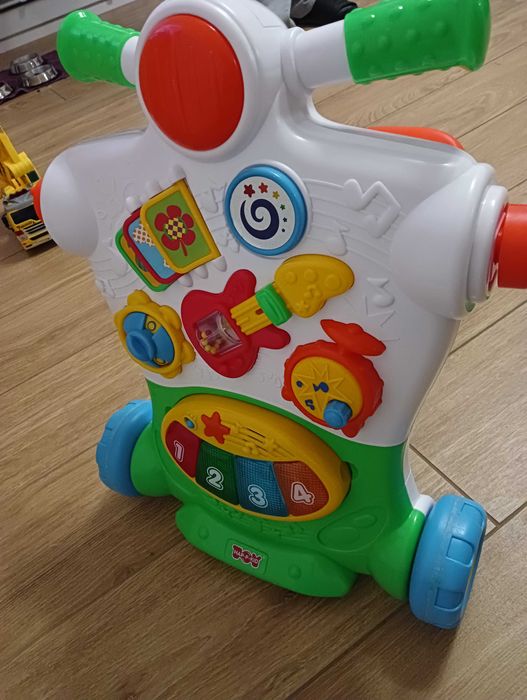 Jeździk pchacz niemowlęcy