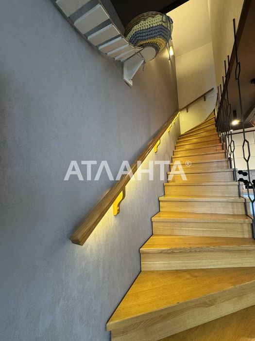 Продається затишна трьохкімнатна квартира-студія в ЖК  Парус.