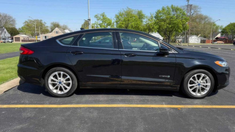 Ford Fusion Titanium Hybrid      2019