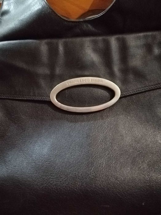 Mala em pele preta marca Francesco Biasia