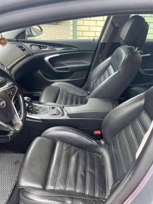 Автомобіль Opel Insignia 2014