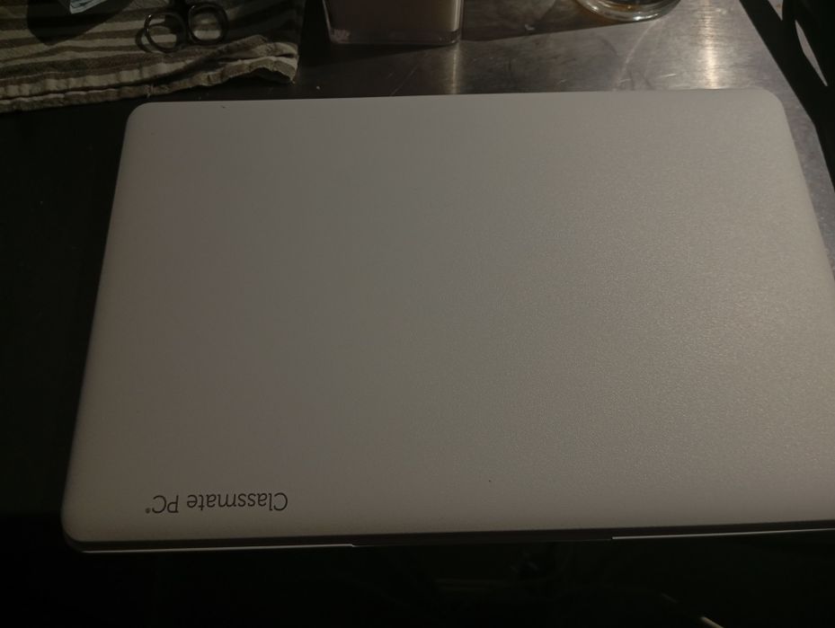 **Notebook compacto e funcional – Ideal para estudos e internet**

No