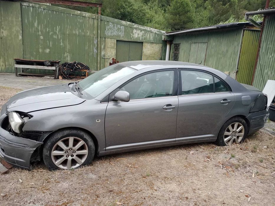 Toyota Avensis 1.6 2005 (acidentado)