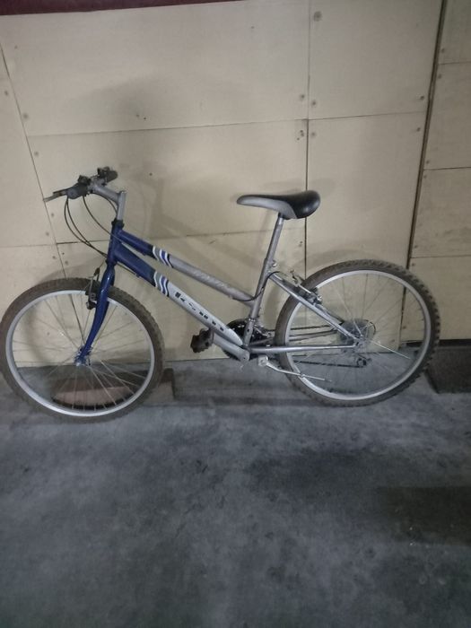 Bicicleta com mudanças "Shimano"