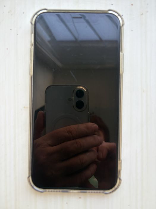 Продам IPhone XR