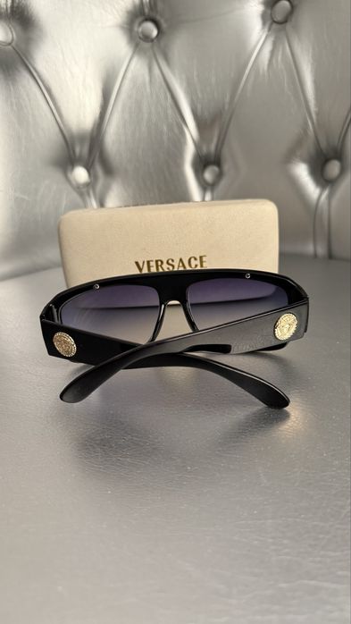 Сонцезахисні окуляри від Versace