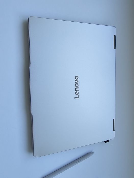 Lenovo yoga 7 2-in-1 14AKP10