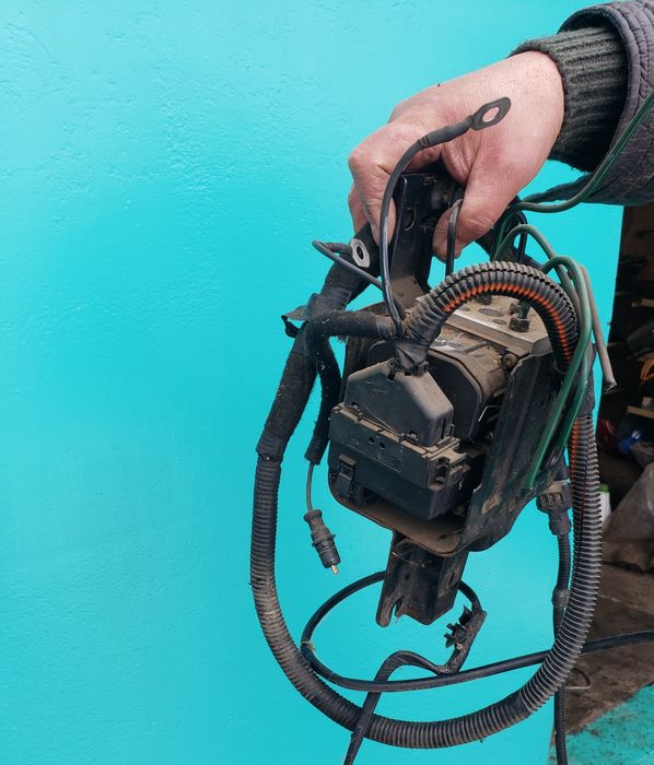 Блок ABS  BOSCH Renault Kangoo