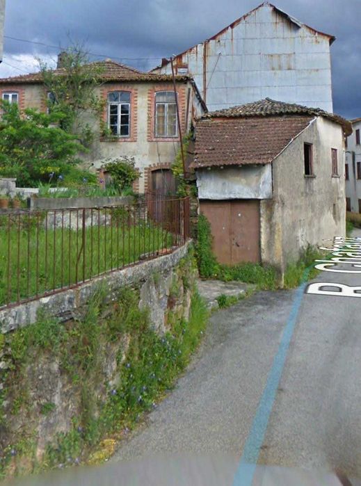 Moradia independente à venda