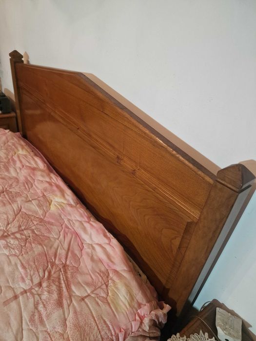 Cama de casal em Madeira Maciça