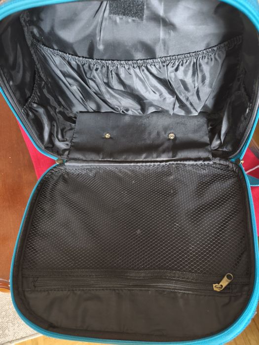 Kuferek na kosmetyki.