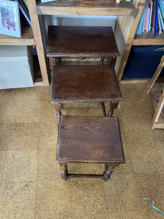 Trio mesinhas de apoio de madeira