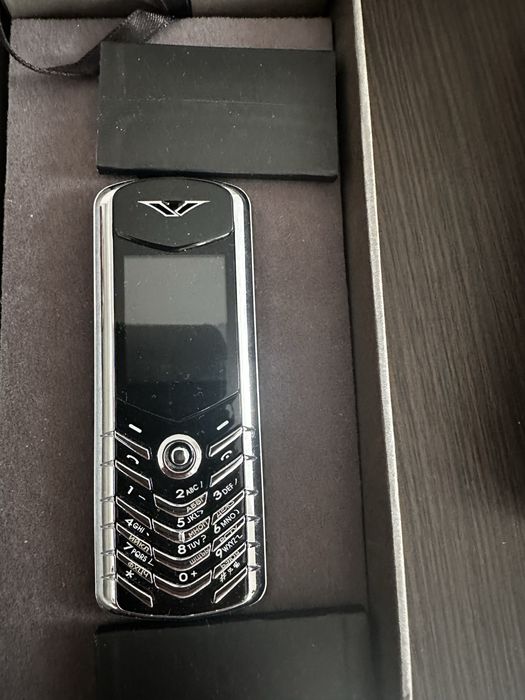 Продам телефон VERTU