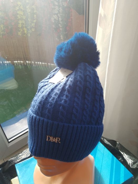 Czapka damska z pomponem