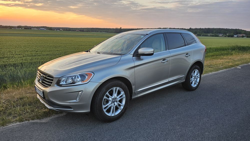 Volvo XC60 T5 AWD AUTOMAT 250KM stan BDB