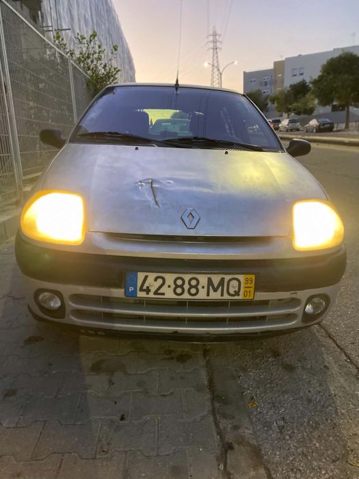 Vendo renoult clio muito bom de mecânica esta impecavel parece um relogio aceito retoma ou troca so tem 175 mil kms muito bom para despachar