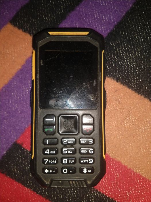 Telefon z funkcją krótkofalówki