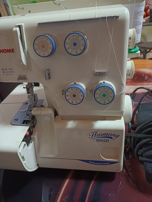 продам оверлок JANOME